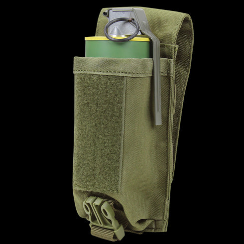 The Condor Universal Rifle Mag Pouch in MultiCam Black securely stores your magazines, featuring a Velcro flap—ideal for bushcraft or shooting range use.