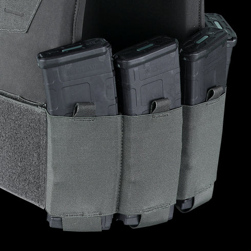 Three rifle magazines are stored in gray fabric pouches attached to the Condor Specter Plate Carrier, providing quick access for law enforcement officers or any tactical first responder.