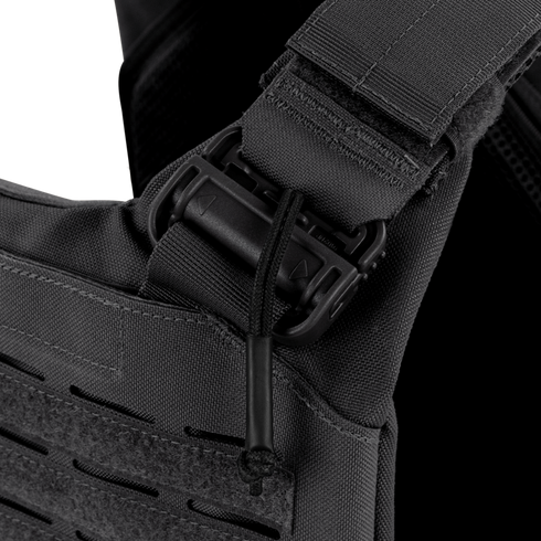 Close-up of a black strap and buckle attachment on the Condor Vanquish RS Plate Carrier, highlighting detailed stitching and fabric texture.