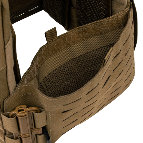 Close-up of the Condor Vanquish RS Plate Carrier, featuring adjustable straps, mesh padding, MOLLE webbing, and a plastic buckle for secure fit.