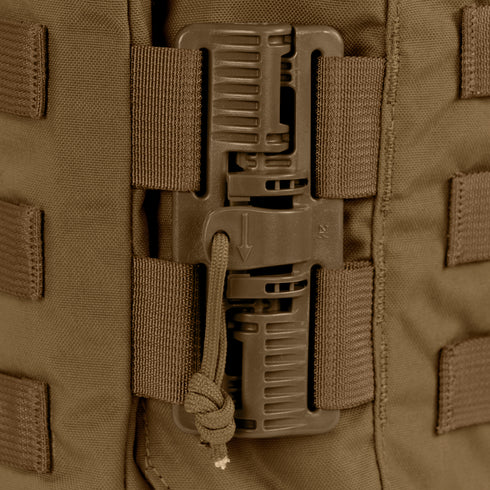 Close-up of a brown quick-release buckle on the Condor Cyclone RS Plate Carrier, featuring nylon straps and MOLLE webbing—ideal for bushcraft or EDC.