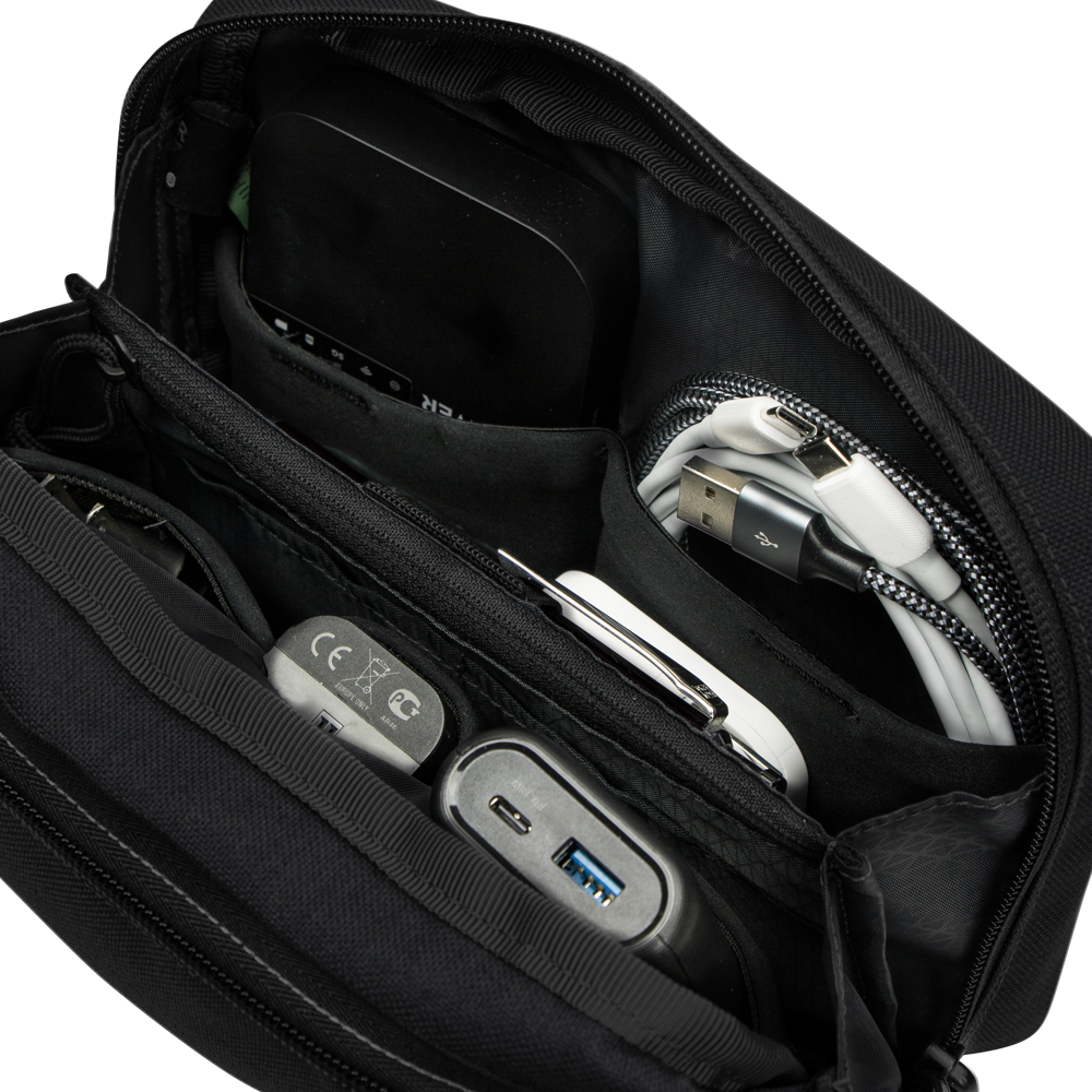 The Condor Tech Pouch - MultiCam Black is a versatile organizer for EDC, ideal for carrying power banks, charging cables, adapters, and a portable hard drive.