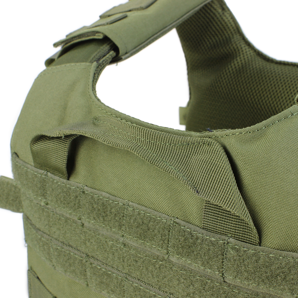 Close-up of the Condor Gunner Plate Carrier in MultiCam, featuring shoulder straps, Velcro fastenings, heavy-duty stitching, and MOLLE webbing for customizable gear attachment.