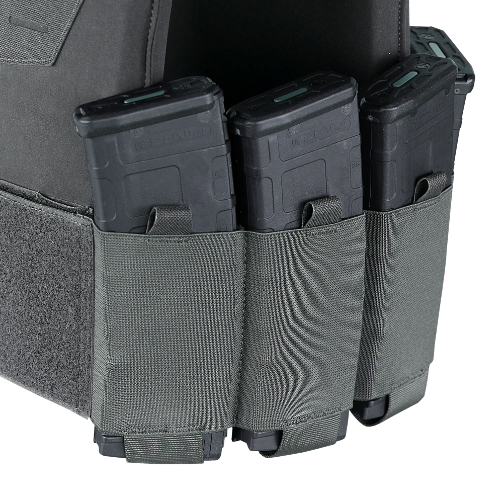 Three rifle magazines are stored in gray fabric pouches attached to the Condor Specter Plate Carrier, providing quick access for law enforcement officers or any tactical first responder.